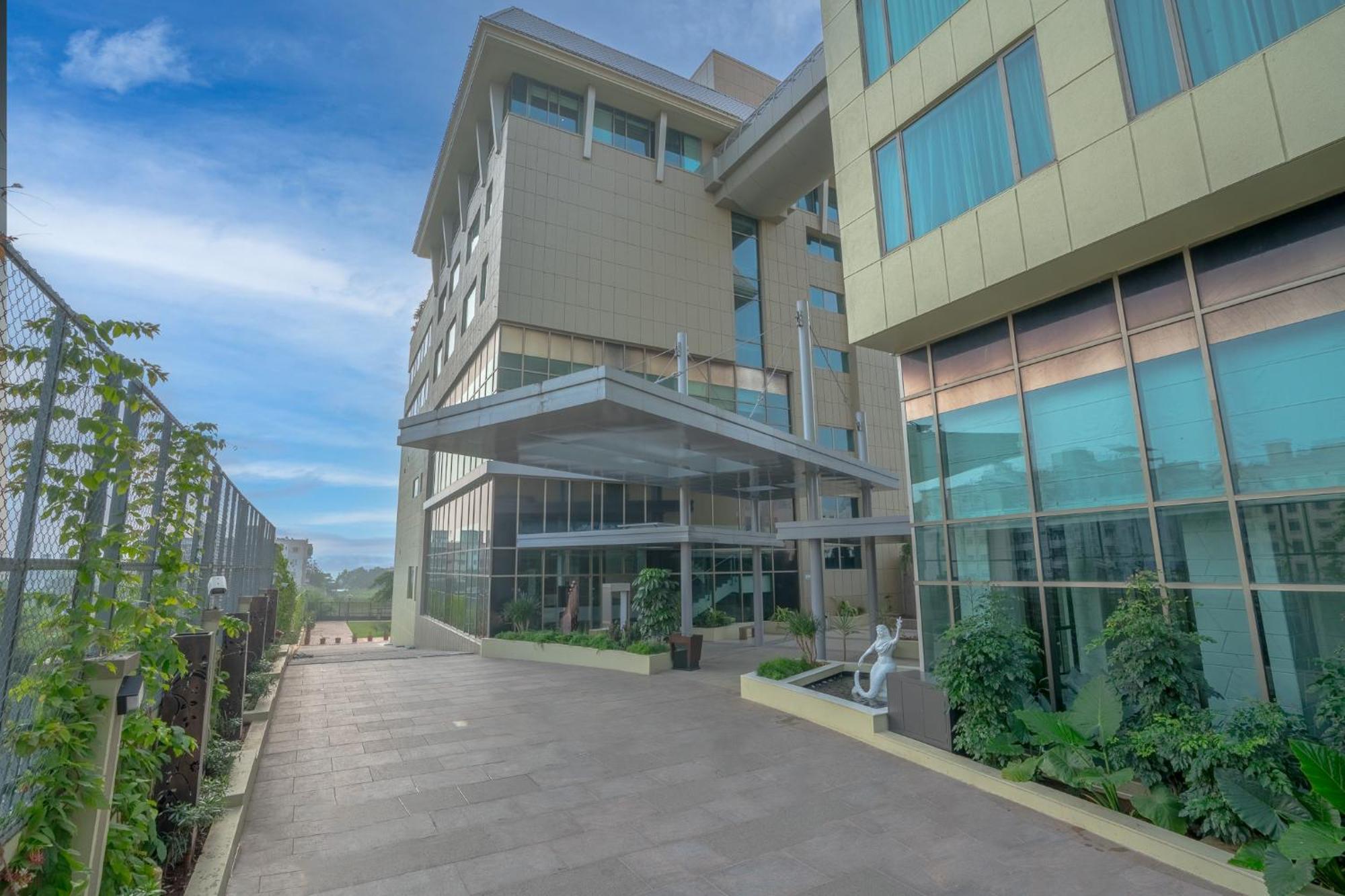 Radisson Blu Pune Hinjawadi Pimpri-Chinchwad Exterior foto