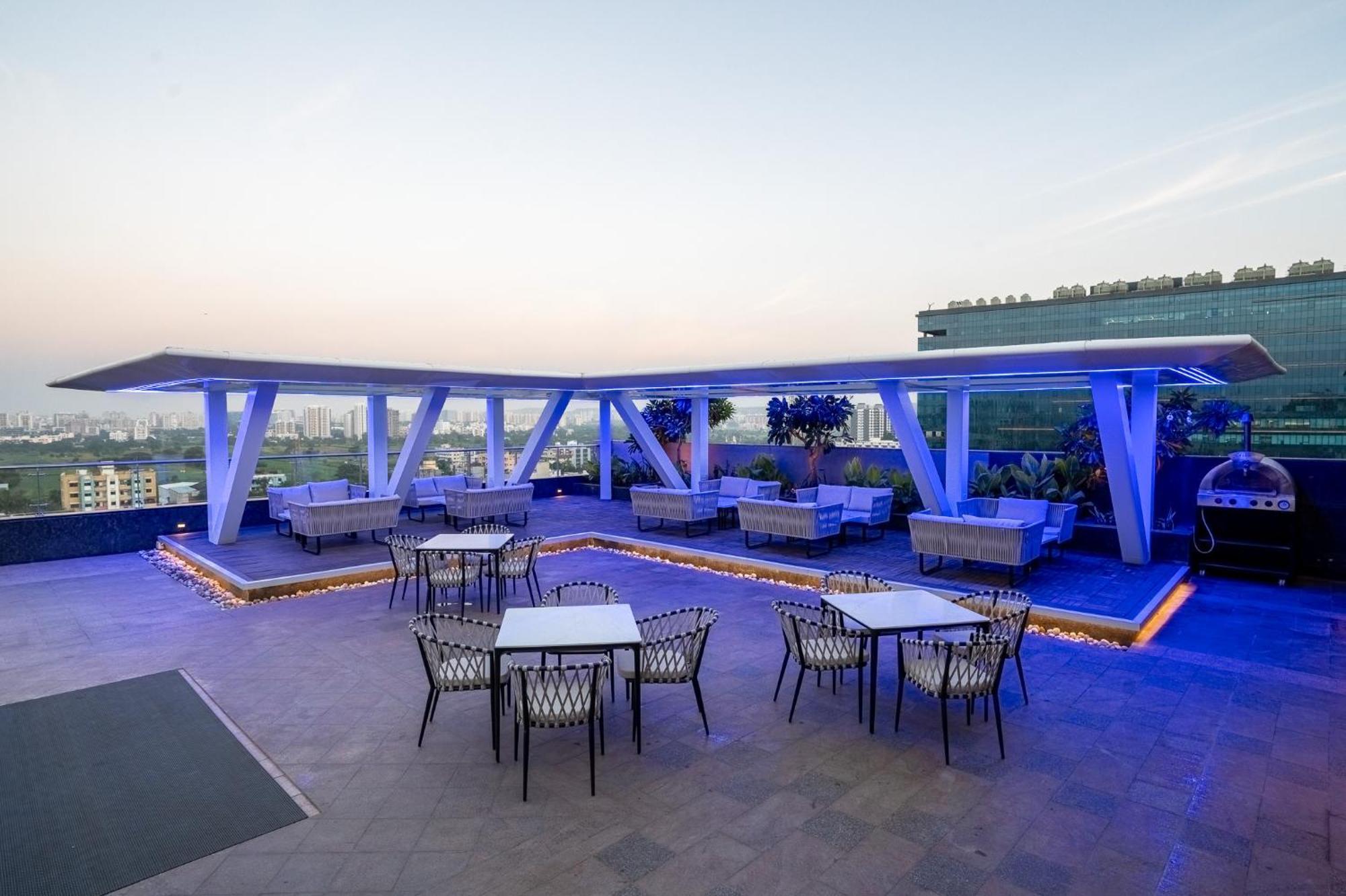 Radisson Blu Pune Hinjawadi Pimpri-Chinchwad Exterior foto