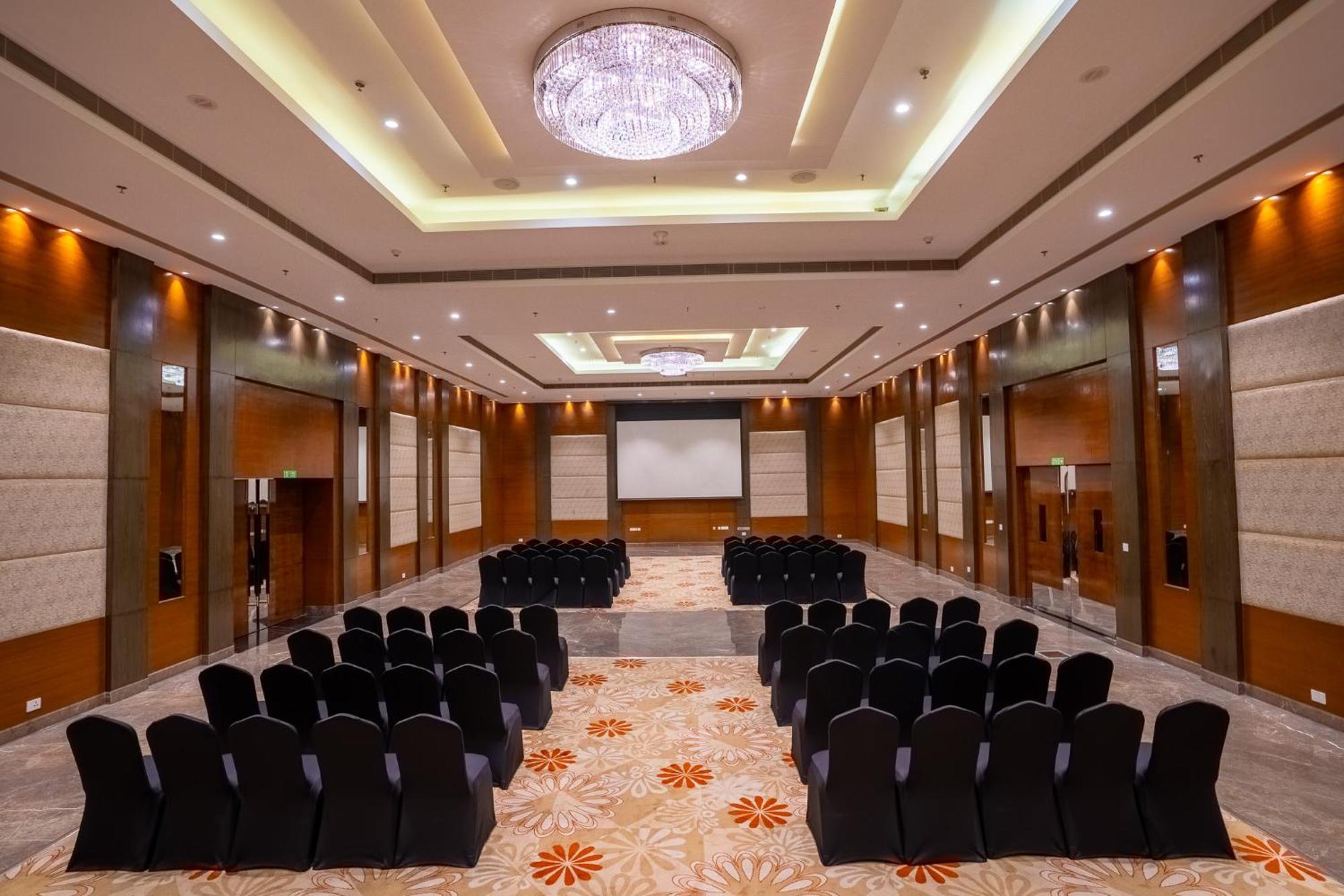 Radisson Blu Pune Hinjawadi Pimpri-Chinchwad Exterior foto