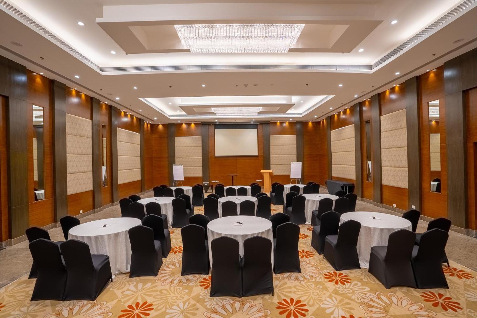 Radisson Blu Pune Hinjawadi Pimpri-Chinchwad Exterior foto