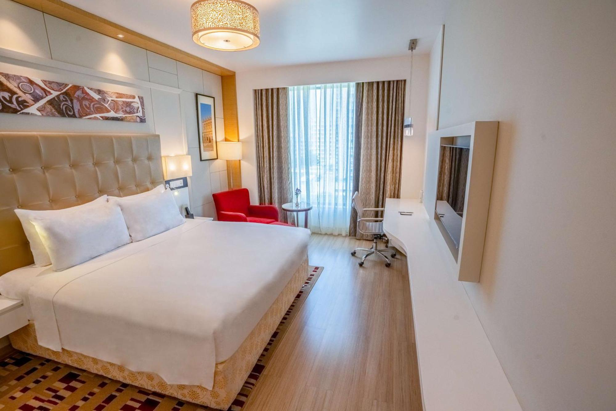 Radisson Blu Pune Hinjawadi Pimpri-Chinchwad Exterior foto