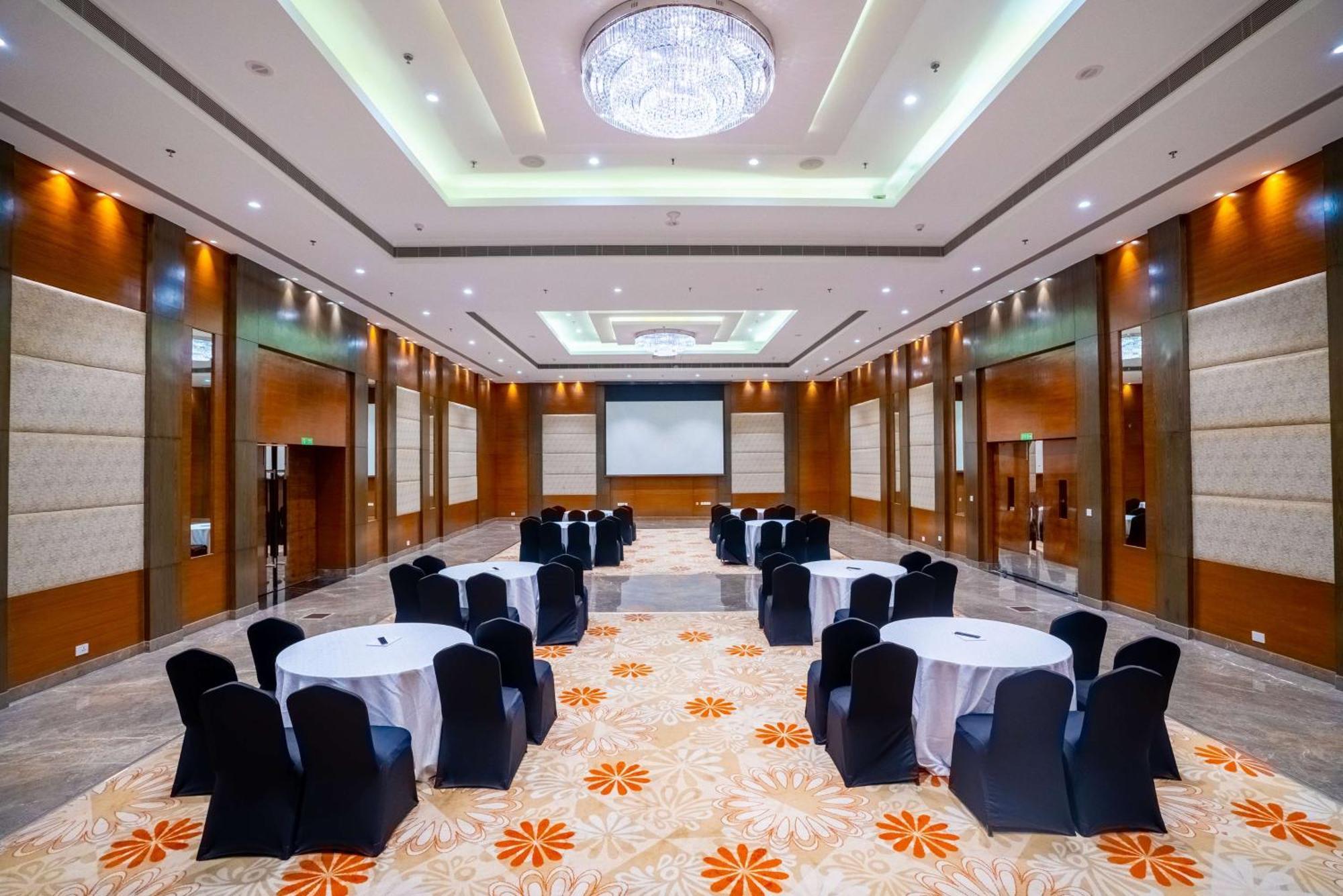 Radisson Blu Pune Hinjawadi Pimpri-Chinchwad Exterior foto