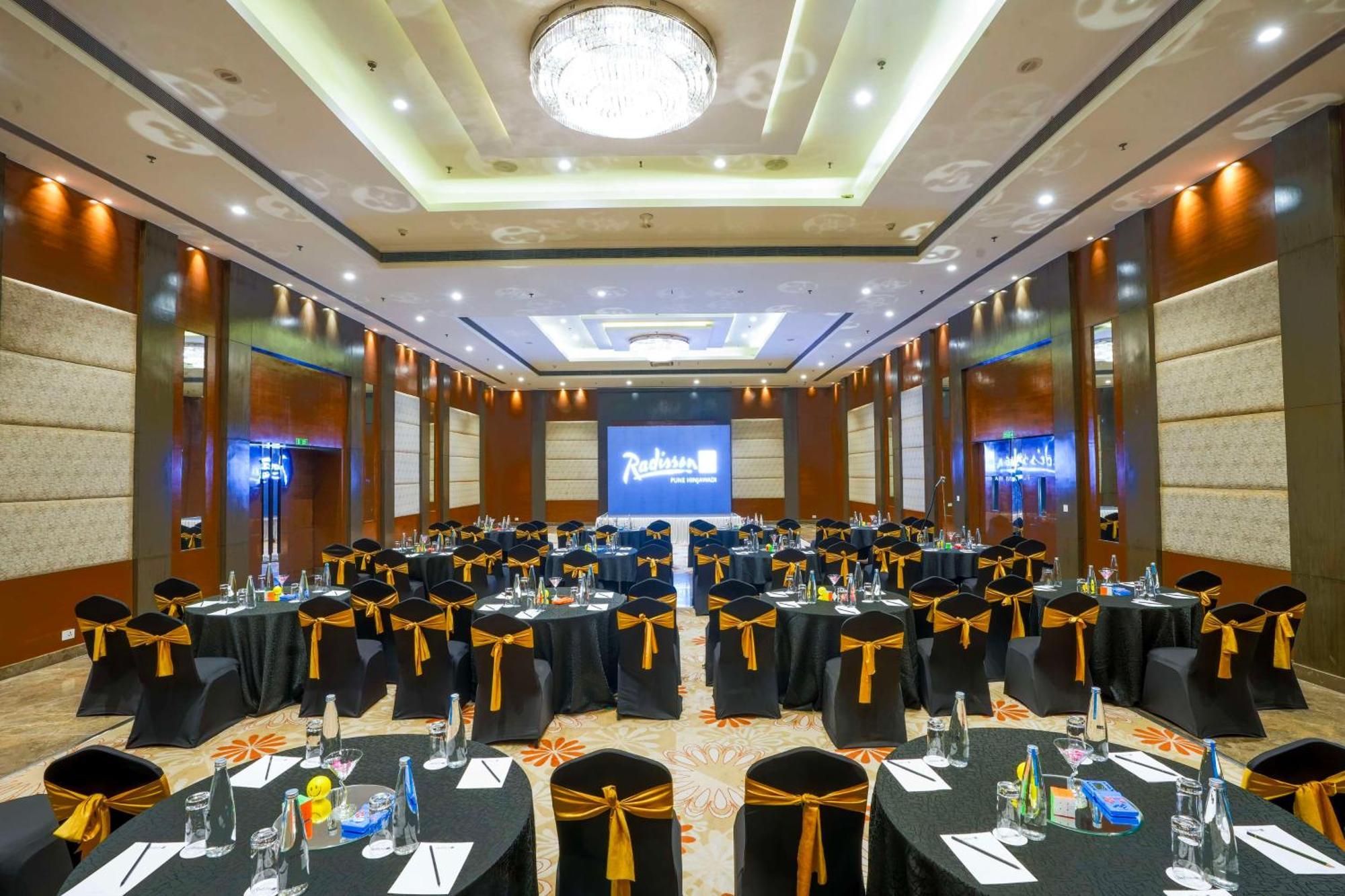 Radisson Blu Pune Hinjawadi Pimpri-Chinchwad Exterior foto